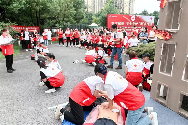 9.19日成功举办第六届红十字应急救护技能大赛.jpg